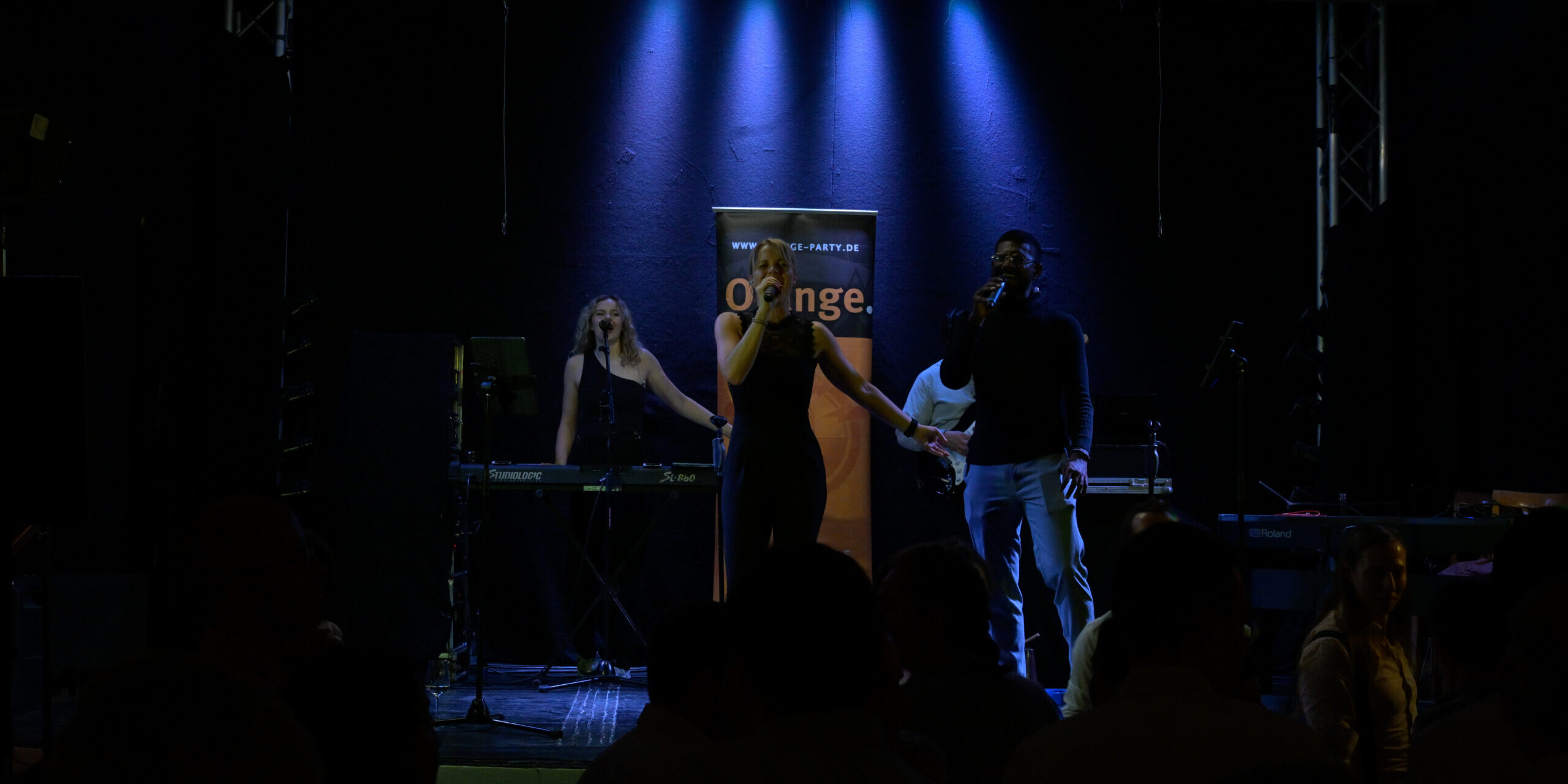 Orange 389 scaled uai Orange-389 – Orange.Partyband – Live-Band für Hochzeit, Events & Party