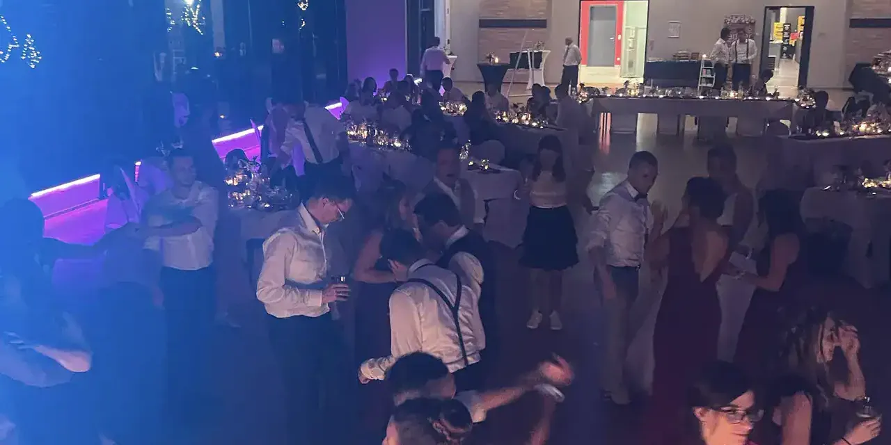 2022 08 20 23 33 19 IMG 1711.JPG compressed uai 2022-08-20_23-33-19_IMG_1711.JPG_compressed – Orange.Partyband – Live-Band für Hochzeit, Events & Party