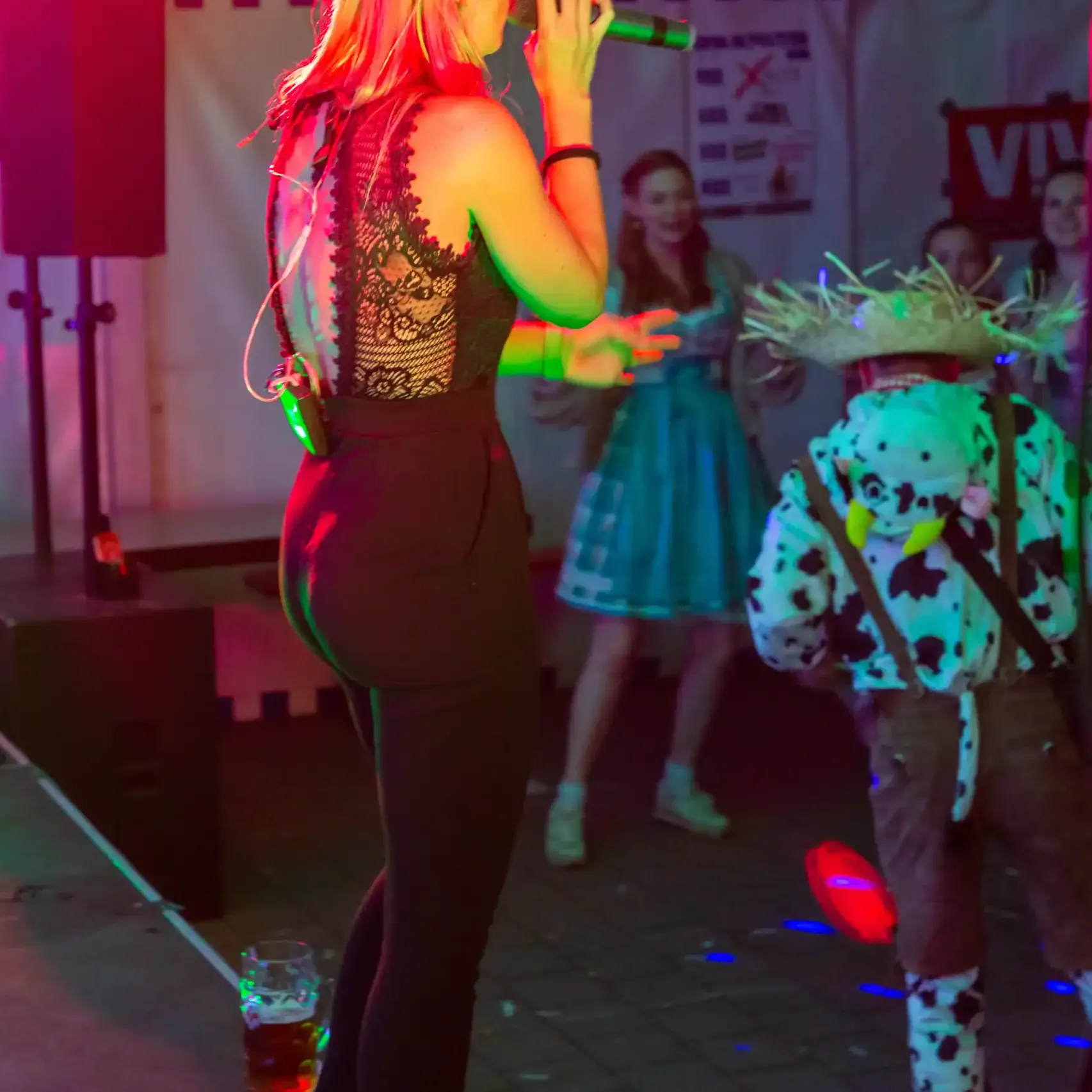 Amelie4 scaled uai Amelie4 – Orange.Partyband – Live-Band für Hochzeit, Events & Party