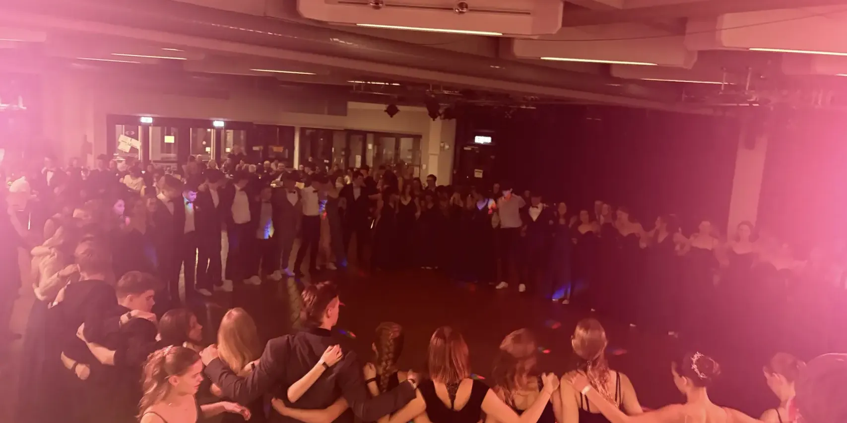 IMG 20241123 234125.HEIC compressed uai IMG_20241123_234125.HEIC_compressed – Orange.Partyband – Live-Band für Hochzeit, Events & Party