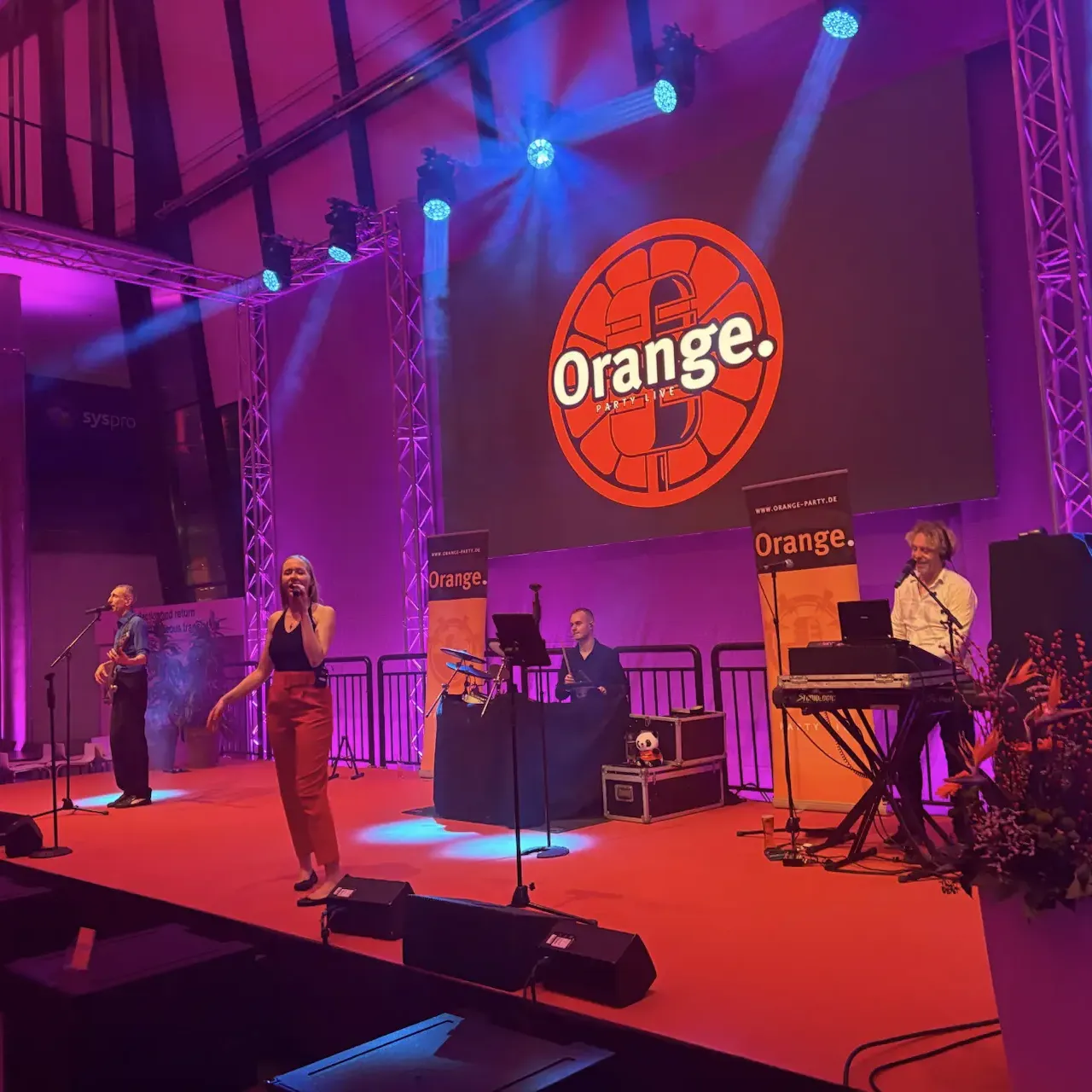 IMG 20250311 202756.HEIC compressed uai IMG_20250311_202756.HEIC_compressed – Orange.Partyband – Live-Band für Hochzeit, Events & Party