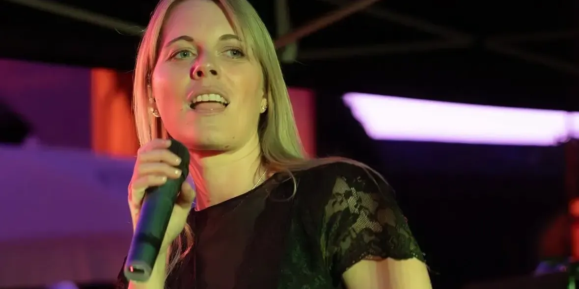 IMG 20250912 073948.JPEG compressed uai IMG_20250912_073948.JPEG_compressed – Orange.Partyband – Live-Band für Hochzeit, Events & Party