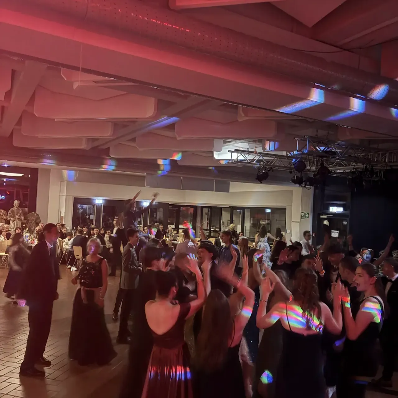 IMG 20251122 223921.HEIC compressed uai IMG_20251122_223921.HEIC_compressed – Orange.Partyband – Live-Band für Hochzeit, Events & Party