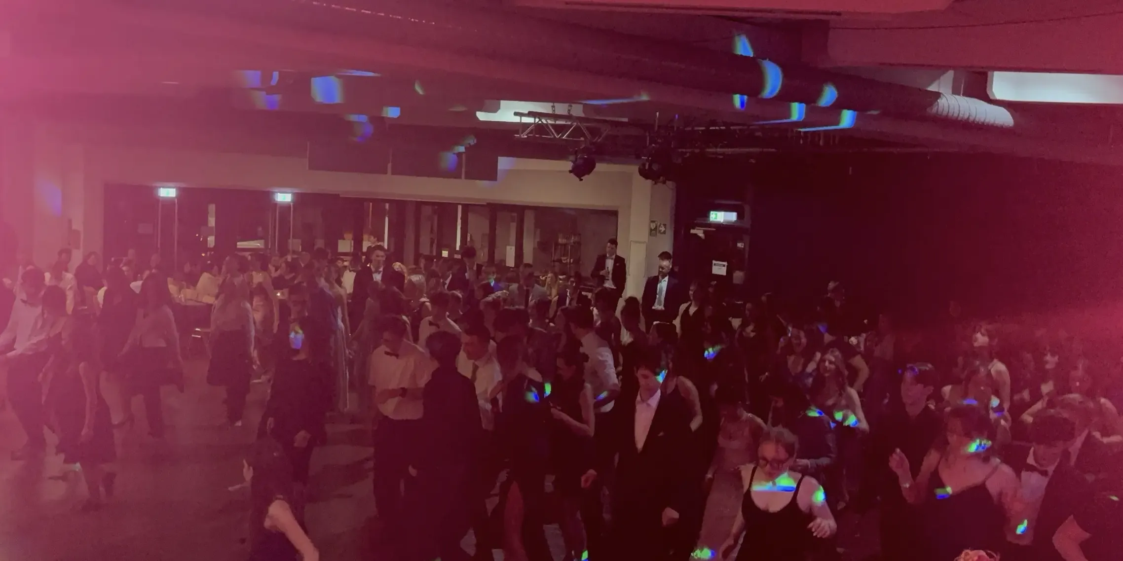 IMG 20251122 233503.JPG compressed uai IMG_20251122_233503.JPG_compressed – Orange.Partyband – Live-Band für Hochzeit, Events & Party