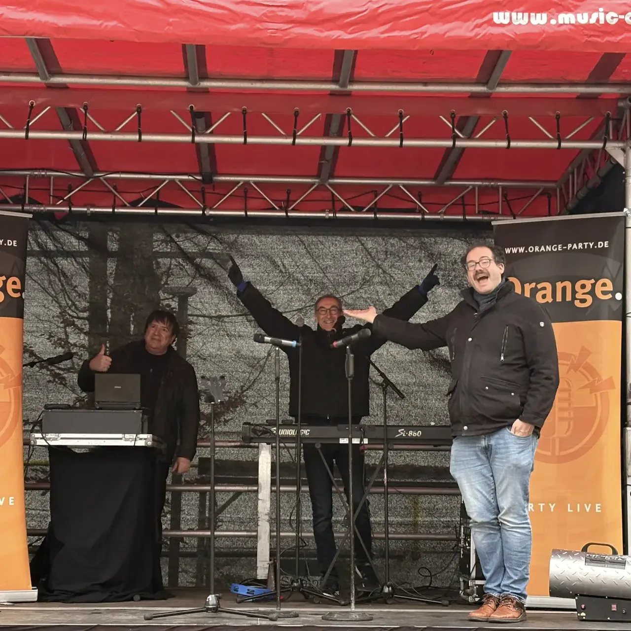 IMG 20251213 150227.HEIC compressed uai IMG_20251213_150227.HEIC_compressed – Orange.Partyband – Live-Band für Hochzeit, Events & Party