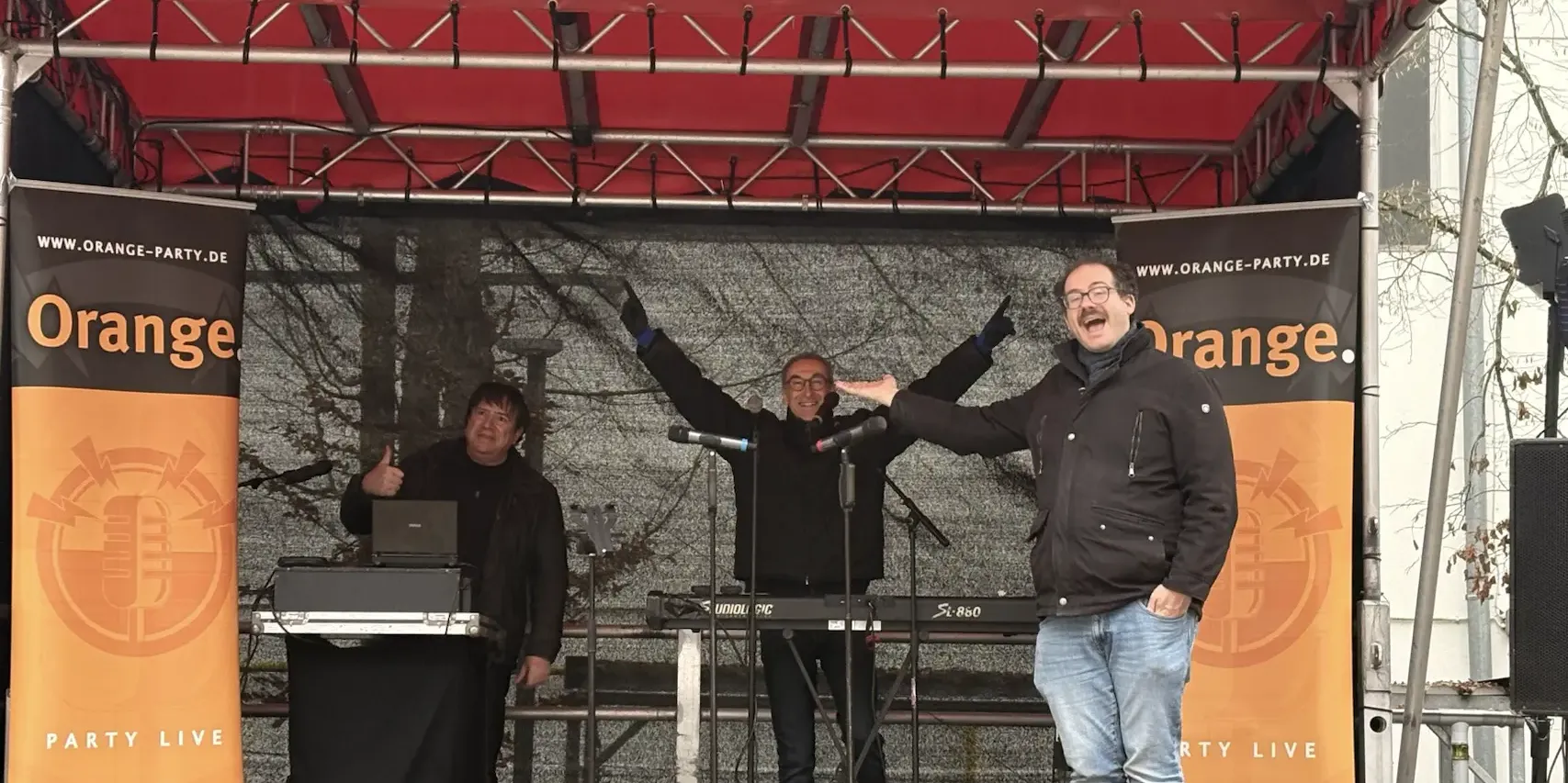 IMG 20251213 150227.HEIC compressed uai IMG_20251213_150227.HEIC_compressed – Orange.Partyband – Live-Band für Hochzeit, Events & Party
