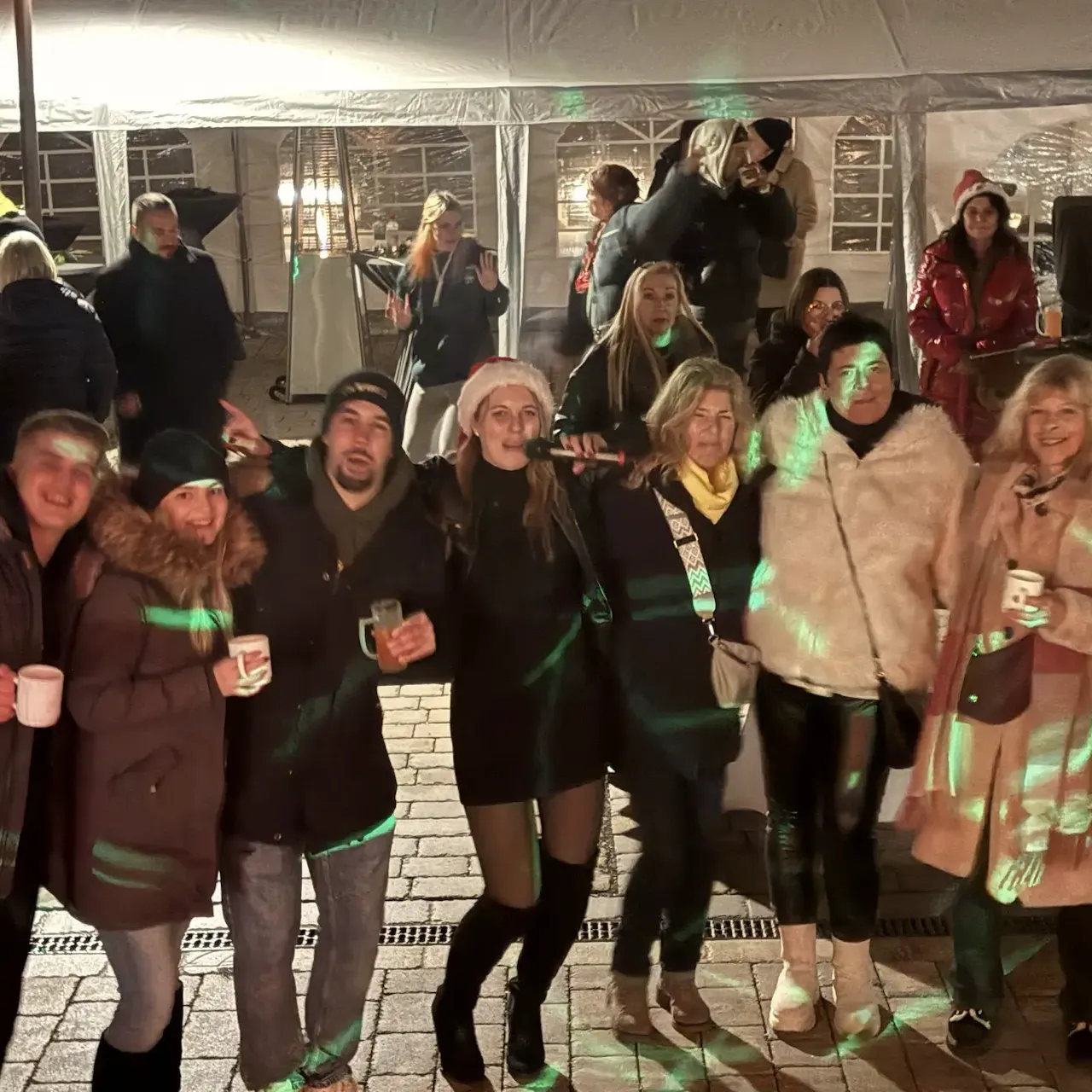 IMG 20251213 200147.HEIC compressed uai IMG_20251213_200147.HEIC_compressed – Orange.Partyband – Live-Band für Hochzeit, Events & Party