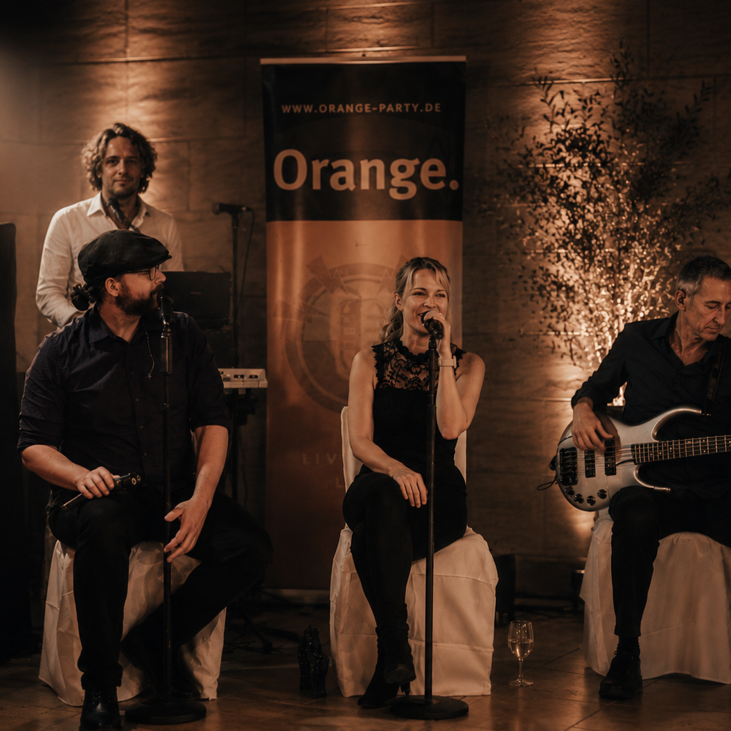 71185007 DD76 444D 9E37 0C3C69C744EF uai 71185007-DD76-444D-9E37-0C3C69C744EF &ndash; Orange.Partyband &ndash; Live-Band f&uuml;r Hochzeit, Events & Party
